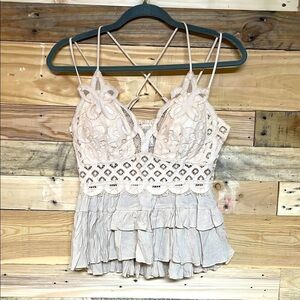 Zenana size XL Cream Color Lacey Strappy Builtin Bra Feminine Sexy Flowy top